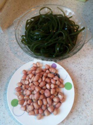 凉拌<a href=/shicai/shuichanpin/HaiDai/index.html target=_blank><u>海带</u></a><a href=/shicai/guopin/HuaSheng/index.html target=_blank><u>花生</u></a>