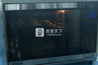 萌宠表情<a href=/shicai/mimian/MianBao/index.html target=_blank><u>面包</u></a>