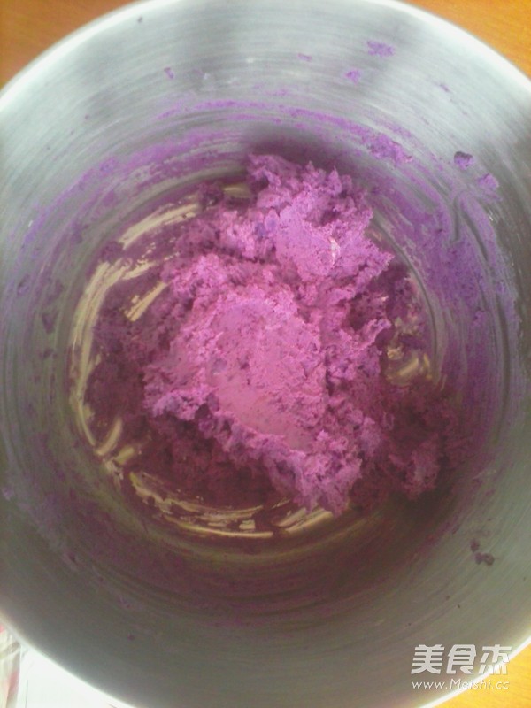 奶香<a href=/shicai/shucai/ZiShu/index.html target=_blank><u>紫薯</u></a>馅饼的做法