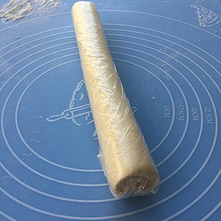 红酒<a href=/shicai/guopin/ManYueMei/index.html target=_blank><u>蔓越莓</u></a>千层酥