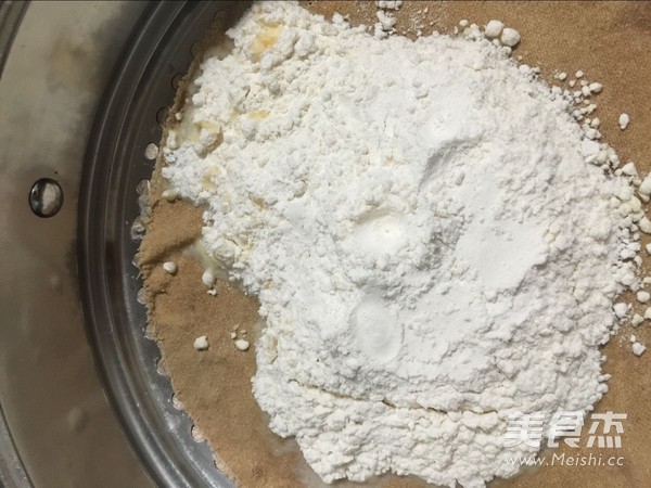 #圣诞节#自制<a href=/shicai/mimian/LvDou/index.html target=_blank><u>绿豆</u></a>糕的做法