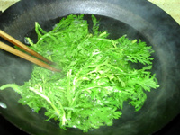 <a href=/shicai/guopin/HeiZhiMa/index.html target=_blank><u>黑<a href=/shicai/guopin/ZhiMa/index.html target=_blank><u>芝麻</u></a></u></a>青团