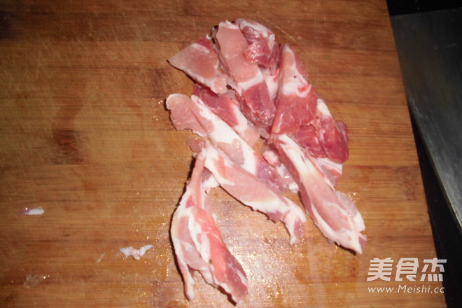 <a href=/shicai/shucai/XingBaoGu/index.html target=_blank><u><a href=/shicai/guopin/Xing/index.html target=_blank><u>杏</u></a>鲍菇</u></a>炒肉的做法