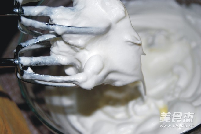 <a href=/shicai/mimian/SuanNai/index.html target=_blank><u>酸奶</u></a>蛋糕的做法