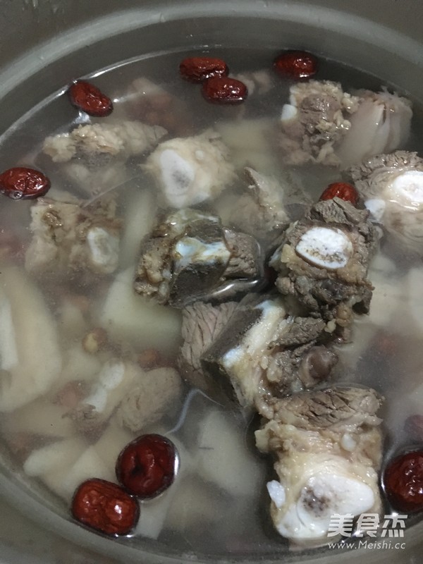 九旺源<a href=/shicai/shucai/LianOu/index.html target=_blank><u>莲<a href=/shicai/shucai/Ou/index.html target=_blank><u>藕</u></a></u></a><a href=/shicai/rouqin/PaiGu/index.html target=_blank><u>排骨</u></a>汤的做法