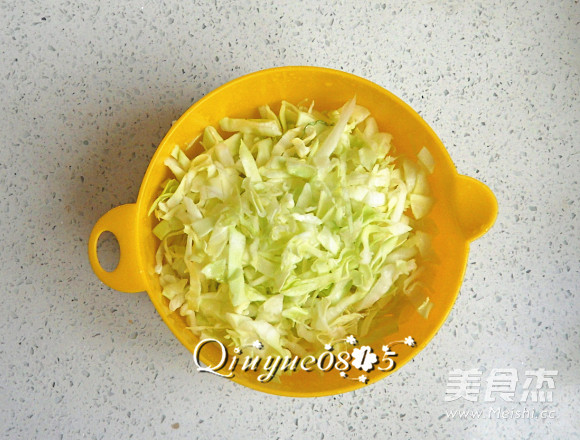 <a href=/shicai/shucai/YuanBaiCai/index.html target=_blank><u>圆<a href=/shicai/shucai/BaiCai/index.html target=_blank><u>白菜</u></a></u></a>炒<a href=/shicai/mimian/FenSi/index.html target=_blank><u>粉丝</u></a>的做法