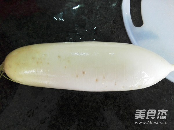 白<a href=/shicai/shucai/LuoBo/index.html target=_blank><u>萝卜</u></a>丝汤的做法