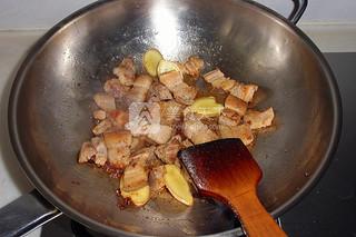 <a href=/shicai/shuichanpin/MoYu/index.html target=_blank><u>墨鱼</u></a>干<a href=/shicai/rouqin/AnChun/index.html target=_blank><u>鹌鹑</u></a>蛋红烧肉