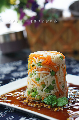 蒜香<a href=/shicai/mimian/QingDou/index.html target=_blank><u>青豆</u></a>拌金针菇