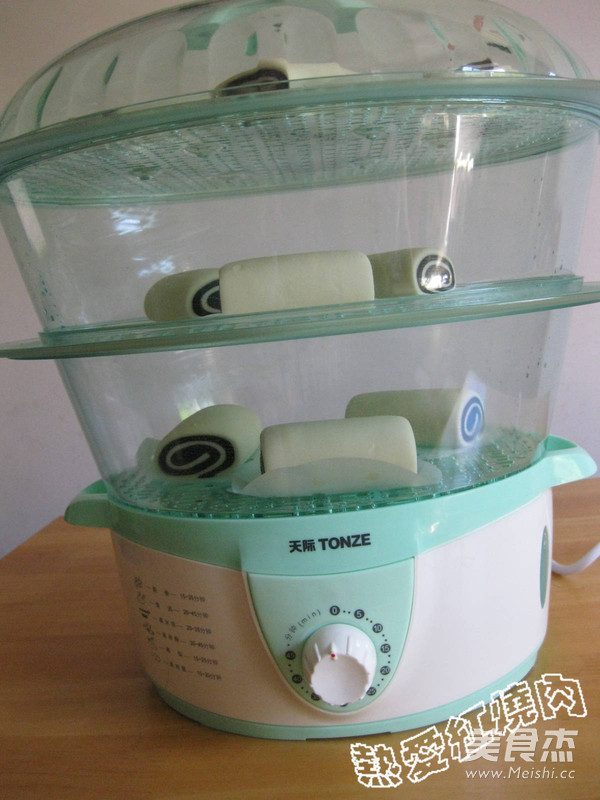 奶香竹炭双色馒头的做法