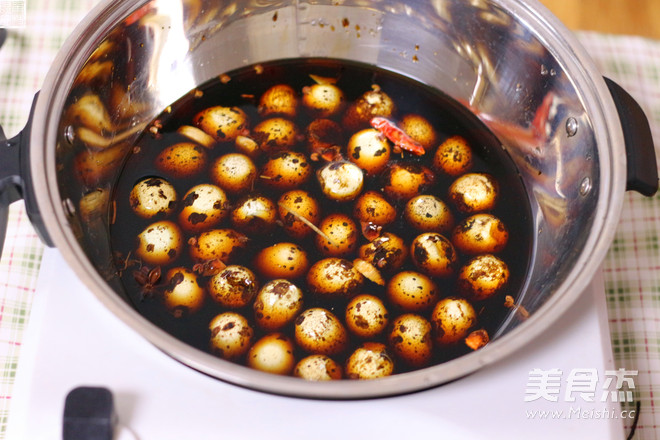 卤<a href=/shicai/rouqin/AnChun/index.html target=_blank><u>鹌鹑</u></a>蛋的做法