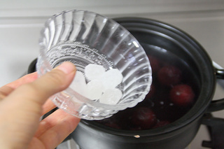 <a href=/shicai/guopin/YangMei/index.html target=_blank><u>杨梅</u></a>糖水和米酒<a href=/shicai/guopin/YangMei/index.html target=_blank><u>杨梅</u></a>