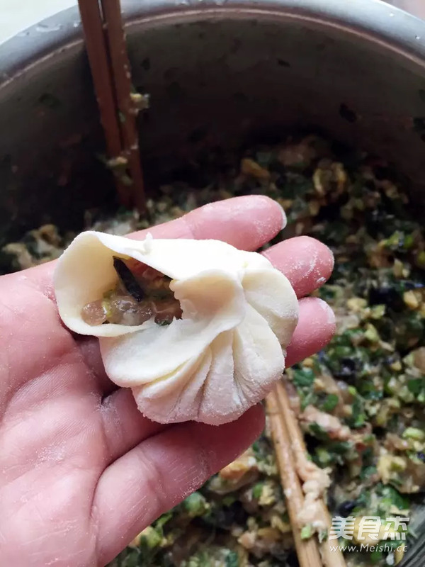 三鲜水煎包的做法