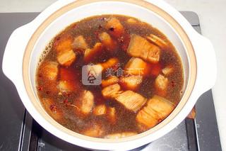 <a href=/shicai/shuichanpin/MoYu/index.html target=_blank><u>墨鱼</u></a>干<a href=/shicai/rouqin/AnChun/index.html target=_blank><u>鹌鹑</u></a>蛋红烧肉