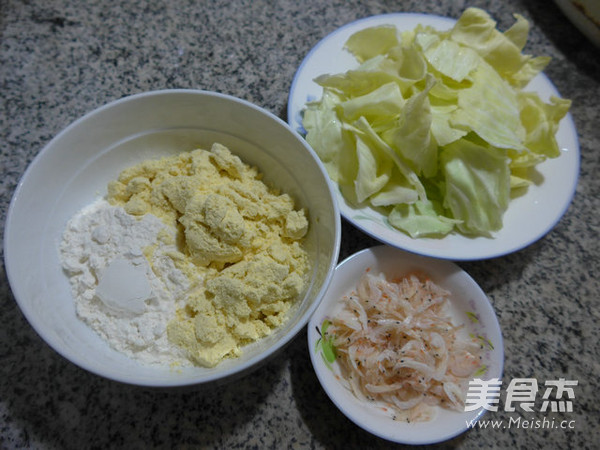 虾皮<a href=/shicai/shucai/YuanBaiCai/index.html target=_blank><u>圆<a href=/shicai/shucai/BaiCai/index.html target=_blank><u>白菜</u></a></u></a><a href=/shicai/mimian/YuMiMian/index.html target=_blank><u><a href=/shicai/mimian/YuMi/index.html target=_blank><u>玉米</u></a>面</u></a>疙瘩的做法