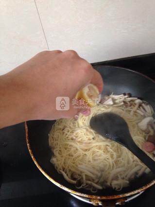 <a href=/shicai/guopin/NingMeng/index.html target=_blank><u>柠檬</u></a><a href=/shicai/shucai/XiangGu/index.html target=_blank><u>香菇</u></a><a href=/shicai/mimian/YiMian/index.html target=_blank><u>意面</u></a>