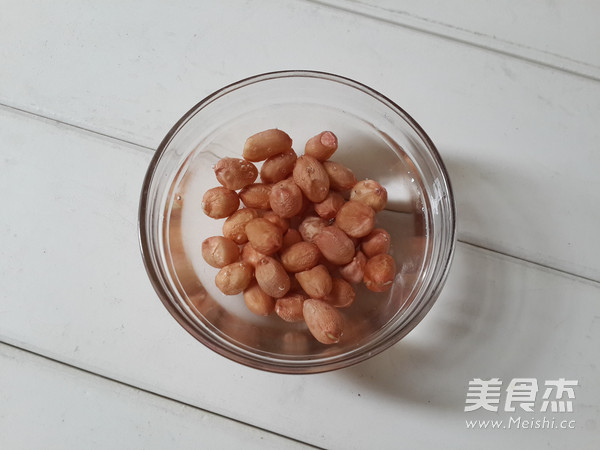 <a href=/shicai/shucai/LianOu/index.html target=_blank><u>莲<a href=/shicai/shucai/Ou/index.html target=_blank><u>藕</u></a></u></a><a href=/shicai/guopin/HuaSheng/index.html target=_blank><u>花生</u></a><a href=/shicai/rouqin/JiGu/index.html target=_blank><u>脊骨</u></a>汤的做法