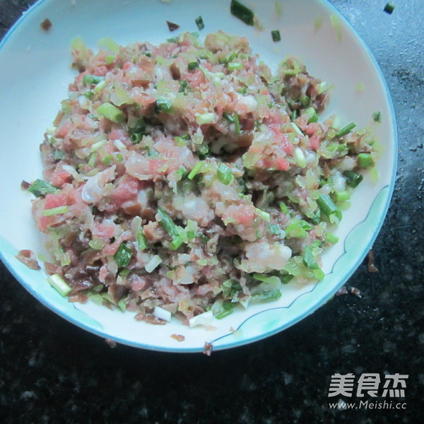 <a href=/shicai/shucai/MuEr/index.html target=_blank><u>木耳</u></a><a href=/shicai/rouqin/ZhuRou/index.html target=_blank><u>猪肉</u></a>煎饼的做法