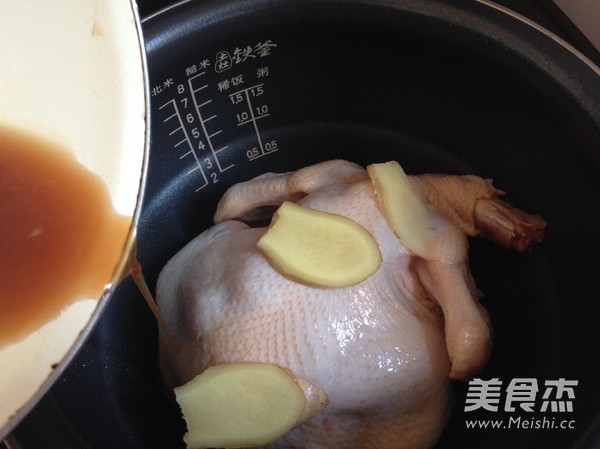 手撕<a href=/shicai/rouqin/SanHuangJi/index.html target=_blank><u>三黄鸡</u></a>(电饭锅版)的做法