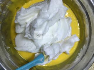 土<a href=/shicai/rouqin/JiDan/index.html target=_blank><u>鸡蛋</u></a>的<a href=zt/qifengdg target=_blank><u>戚风蛋糕</u></a>