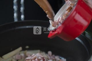 <a href=/shicai/shucai/LianOu/index.html target=_blank><u>莲<a href=/shicai/shucai/Ou/index.html target=_blank><u>藕</u></a></u></a><a href=/shicai/mimian/QiSi/index.html target=_blank><u>起司</u></a>烧