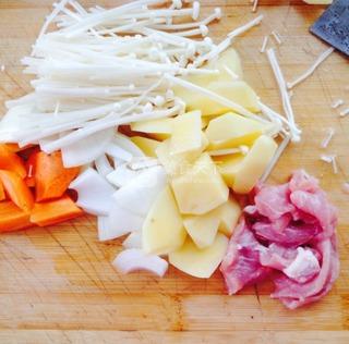 <a href=/shicai/rouqin/ZhuRou/index.html target=_blank><u>猪肉</u></a>味噌汤