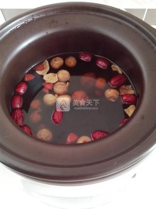 红<a href=/shicai/guopin/Zao/index.html target=_blank><u>枣</u></a><a href=/shicai/guopin/WuHuaGuo/index.html target=_blank><u>无花果</u></a>汤