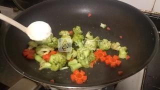 芝加哥酱<a href=/shicai/shuichanpin/YouYu/index.html target=_blank><u>鱿鱼</u></a>烩二菇