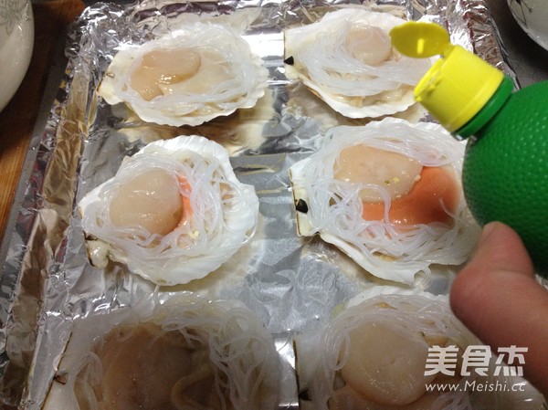 懒人厨房:蒜蓉<a href=/shicai/mimian/FenSi/index.html target=_blank><u>粉丝</u></a><a href=/shicai/shuichanpin/ShanBei/index.html target=_blank><u>扇贝</u></a>的做法