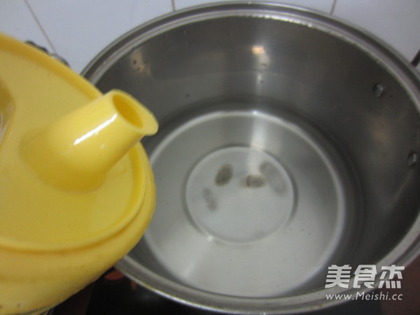 <a href=/shicai/shucai/XiangGu/index.html target=_blank><u>香菇</u></a><a href=/shicai/shucai/DongGua/index.html target=_blank><u>冬瓜</u></a>肉丸汤的做法