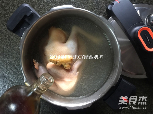 春季滋补养生最佳选择天麻核<a href=/shicai/guopin/Tao/index.html target=_blank><u>桃</u></a><a href=/shicai/guopin/GouQi/index.html target=_blank><u>枸杞</u></a>鸡汤的做法