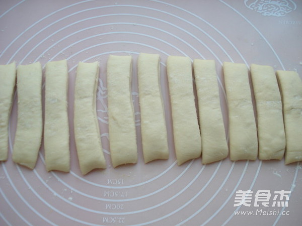 #香雪面粉#炸<a href=/shicai/mimian/YouTiao/index.html target=_blank><u>油条</u></a>的做法