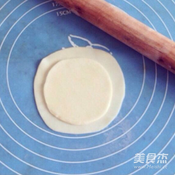 <a href=/shicai/shucai/JiuCai/index.html target=_blank><u>韭菜</u></a>盒子的做法