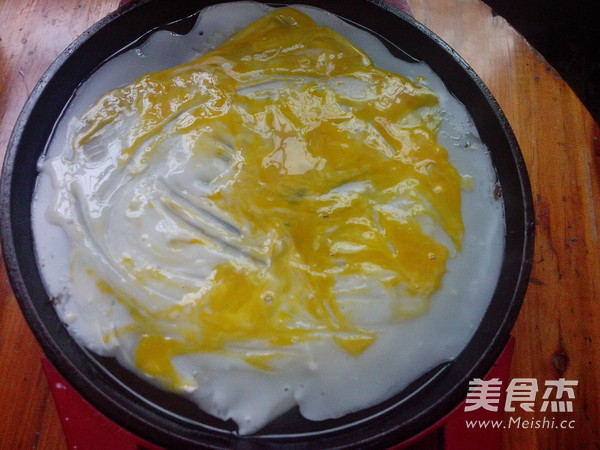 葱香<a href=/shicai/rouqin/JiDan/index.html target=_blank><u>鸡蛋</u></a>软饼的做法