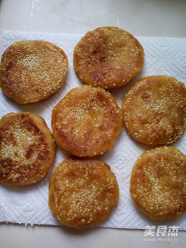 <a href=/shicai/shucai/NanGua/index.html target=_blank><u>南瓜</u></a>饼的做法