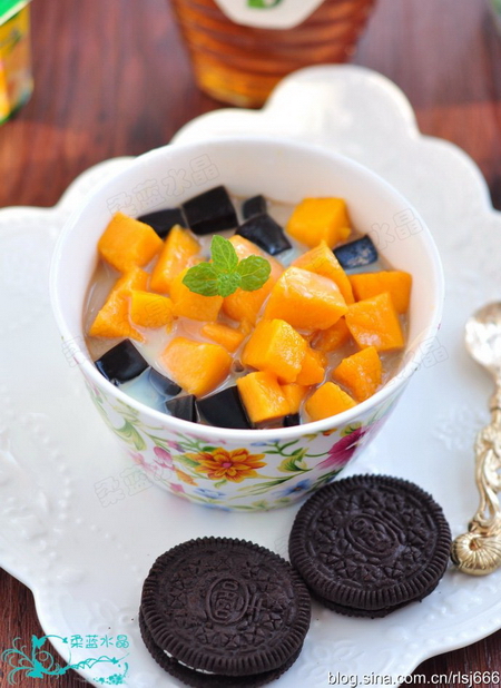 <a href=/shicai/guopin/MangGuo/index.html target=_blank><u>芒果</u></a>烧仙草