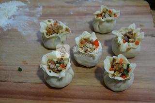 <a href=/shicai/mimian/NuoMi/index.html target=_blank><u>糯米</u></a>烧麦