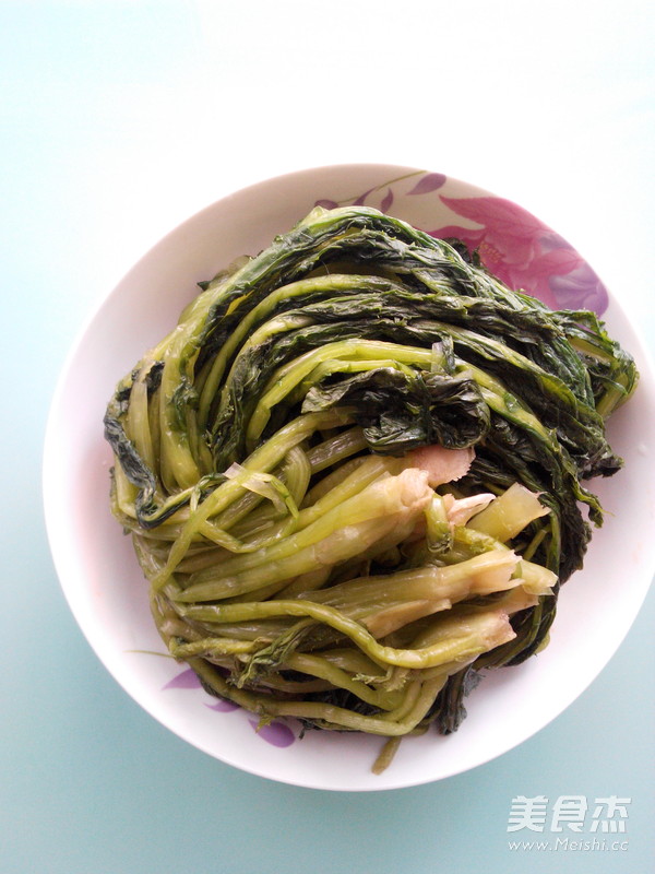 拌<a href=/shicai/shucai/XueLiHong/index.html target=_blank><u>雪里蕻</u></a>的做法