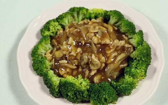 <a href=/shicai/shucai/PingGu/index.html target=_blank><u>平菇</u></a><a href=/shicai/shucai/XiLanHua/index.html target=_blank><u>西兰花</u></a>怎么做?