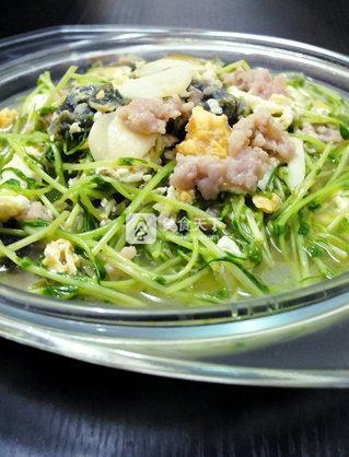 上汤<a href=/shicai/shucai/DouMiao/index.html target=_blank><u>豆苗</u></a>