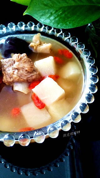 <a href=/shicai/shucai/LuoBo/index.html target=_blank><u>萝卜</u></a><a href=/shicai/rouqin/PaiGu/index.html target=_blank><u>排骨</u></a>滋补养生汤