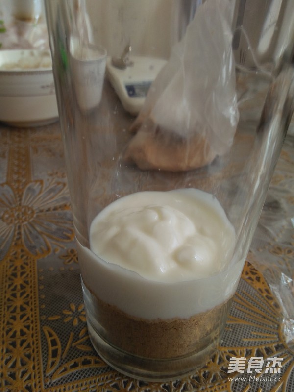 <a href=/shicai/guopin/LanMei/index.html target=_blank><u>蓝莓</u></a><a href=/shicai/mimian/SuanNai/index.html target=_blank><u>酸奶</u></a>木糠杯的做法
