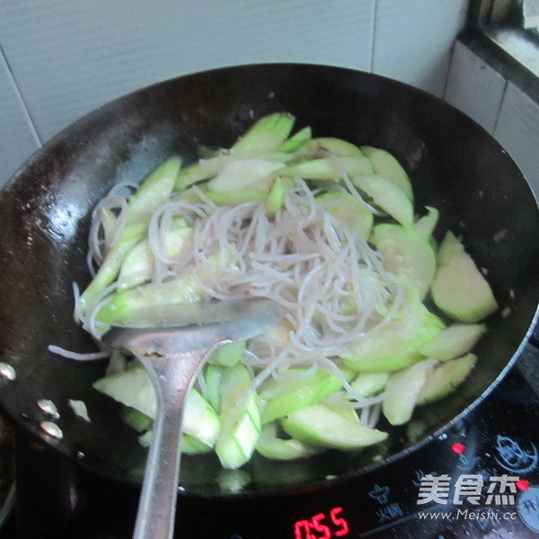 <a href=/shicai/mimian/FenSi/index.html target=_blank><u>粉丝</u></a><a href=/shicai/shucai/SiGua/index.html target=_blank><u>丝瓜</u></a>汤的做法