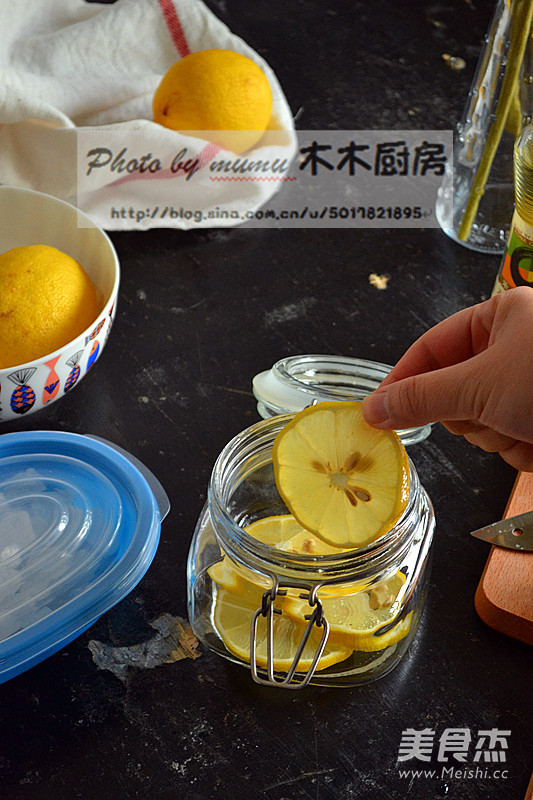 <a href=/shicai/guopin/NingMeng/index.html target=_blank><u>柠檬</u></a><a href=/shicai/mimian/CaoMi/index.html target=_blank><u>糙米</u></a><a href=/shicai/diaoweipin/Cu/index.html target=_blank><u>醋</u></a>饮的做法