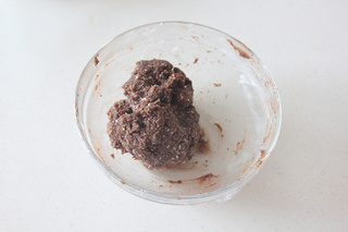 朗姆<a href=/shicai/guopin/PuTao/index.html target=_blank><u>葡萄</u></a>椰蓉饼干