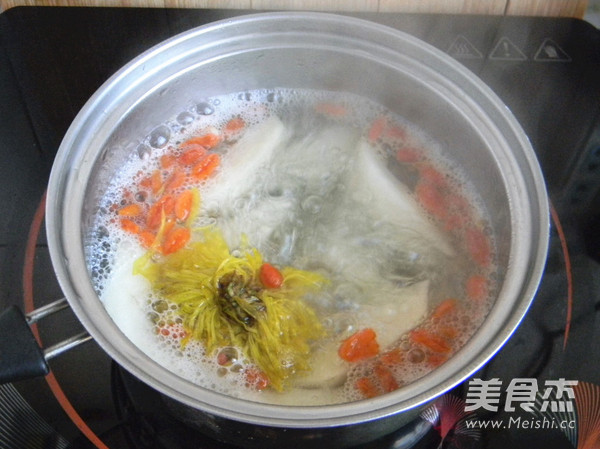 <a href=/shicai/shucai/JuHua/index.html target=_blank><u>菊花</u></a>雪<a href=/shicai/guopin/Li/index.html target=_blank><u>梨</u></a>茶的做法