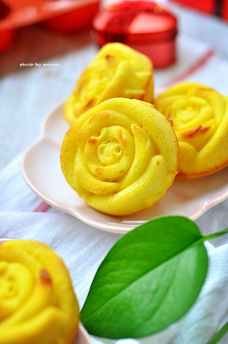 <a href=/shicai/guopin/BaiXiangGuo/index.html target=_blank><u>百香果</u></a>玫瑰蛋糕