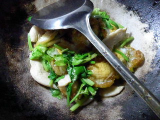 大豆蛋白<a href=/shicai/shucai/QinCai/index.html target=_blank><u>芹菜</u></a>炒<a href=/shicai/rouqin/AnChun/index.html target=_blank><u>鹌鹑</u></a>蛋