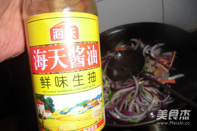 炒<a href=/shicai/shucai/YangCong/index.html target=_blank><u>洋葱</u></a>的做法