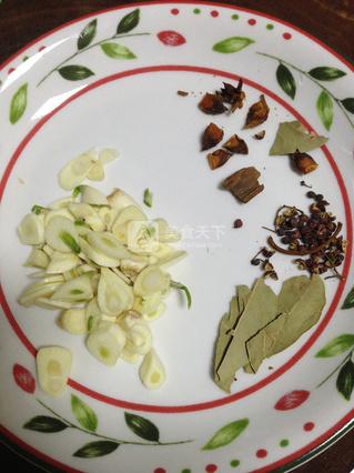 蒜香<a href=/shicai/guopin/HuaSheng/index.html target=_blank><u>花生</u></a>米